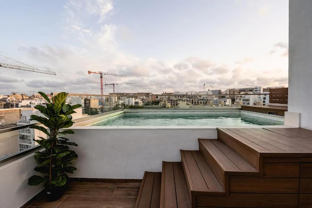 Luxurious & Stylish Penthouse With Private Pool Apartment Msida Exterior foto
